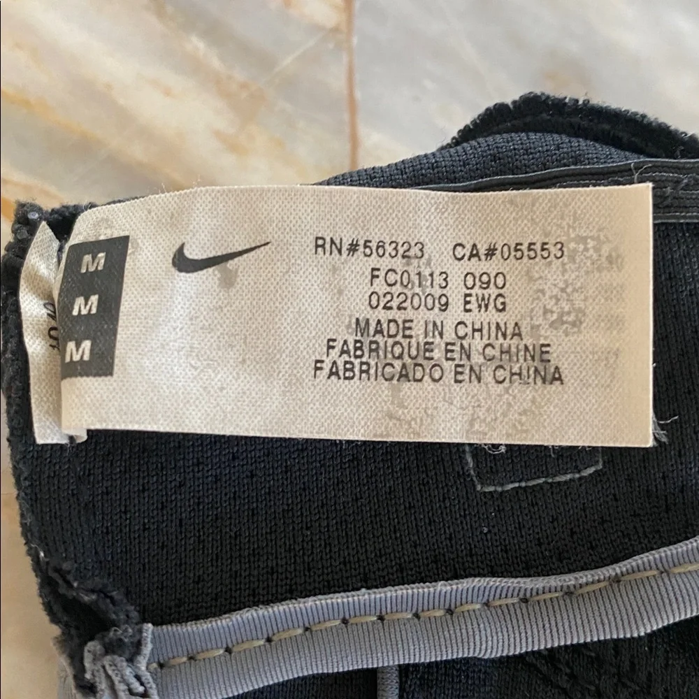 Nike‎ Black and Gray Sports Gloves